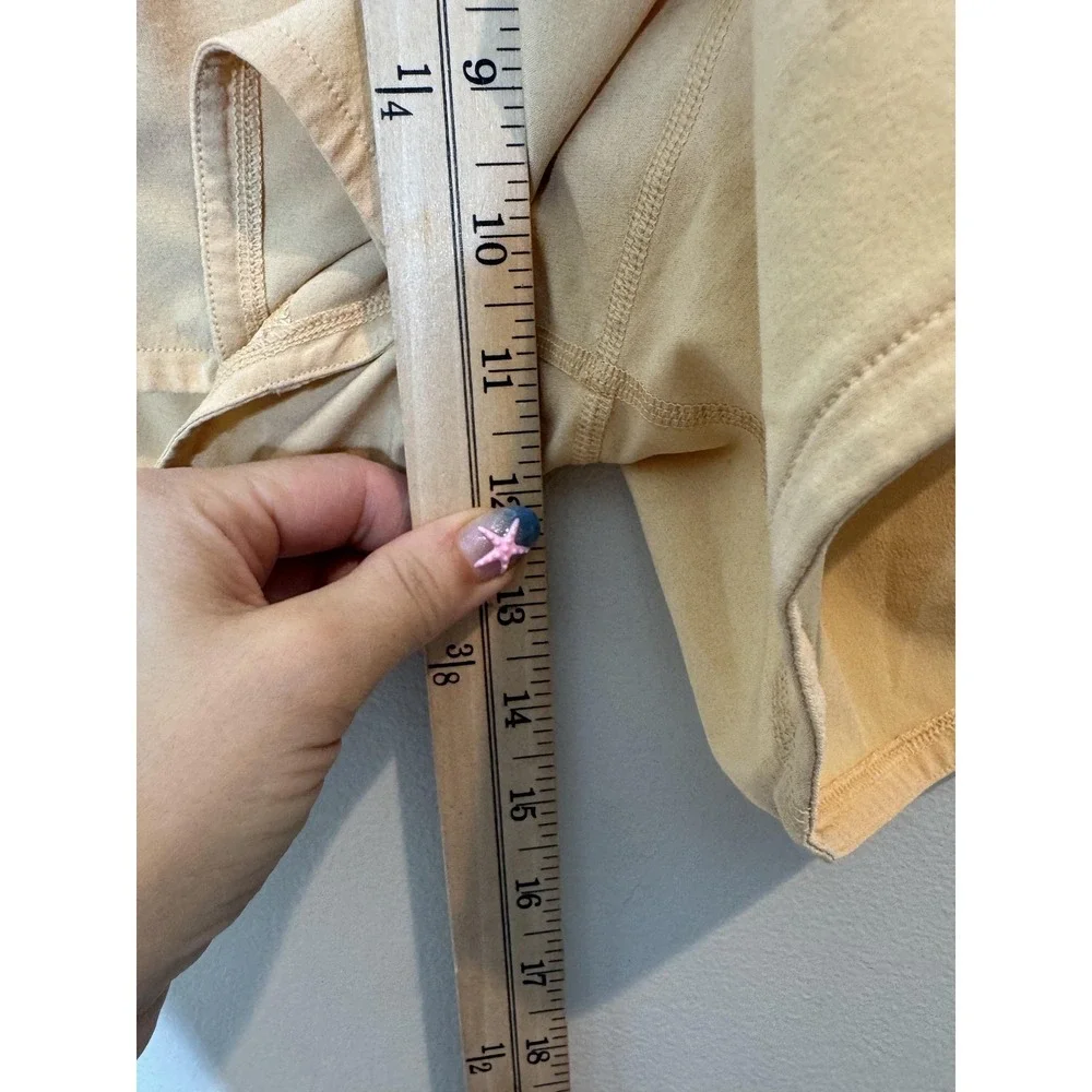 Lululemon Shorts Womens 4 Beige High Rise Lined 2.5